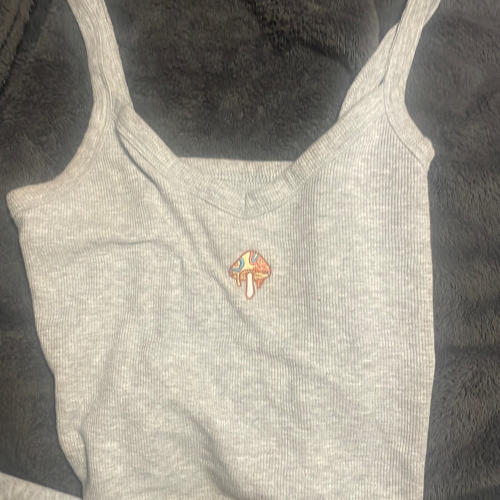 SO, grey crop top with mushroom